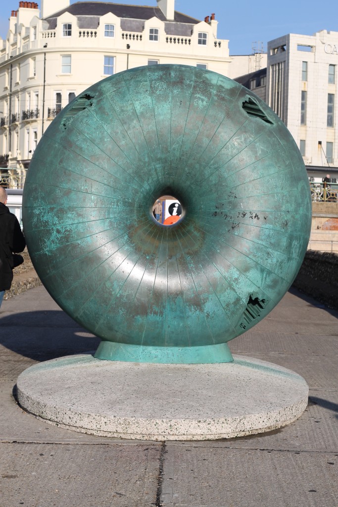 donut statue