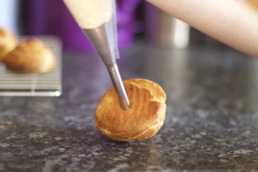 filling the pastry with cream