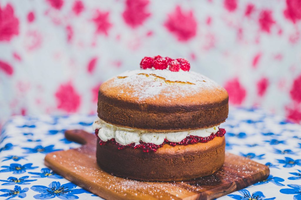 victoria-sponge-whole-cake