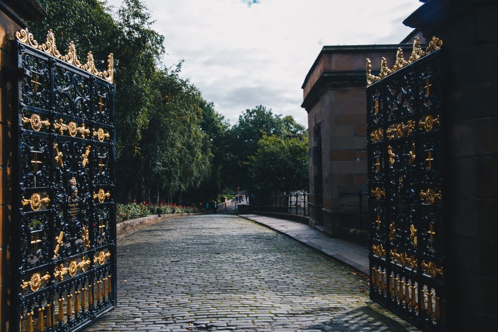 gates to Glasgow Necropolis