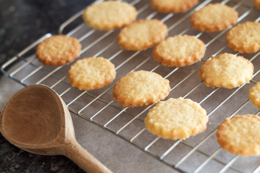Recipes || Baileys Shortbread Cookies - Rhyme & Ribbons