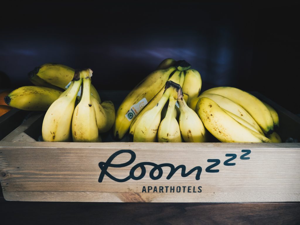  Roomzzz bananas
